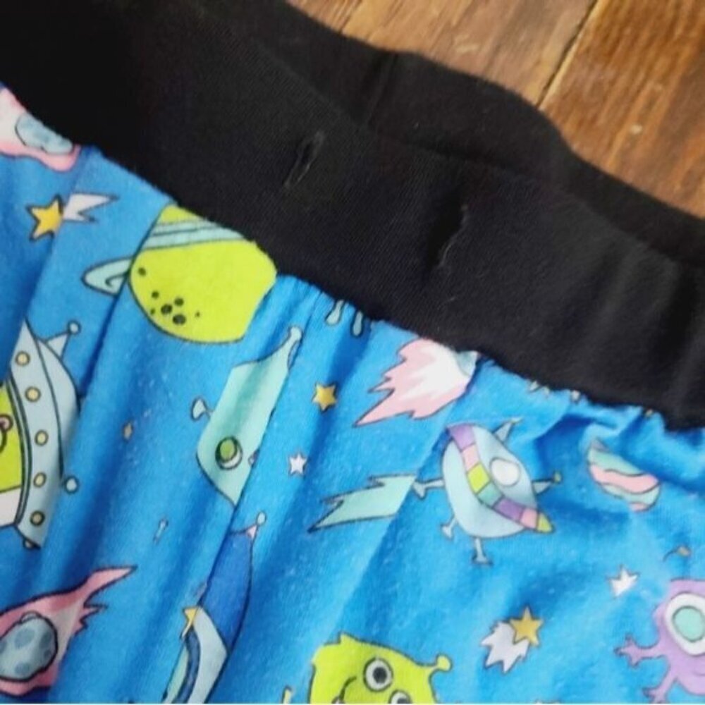 Dolls Kill Delia's New World Alien Print Contrast Trim Top & Jogger - Picture 12 of 15